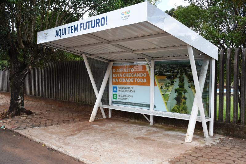 Júnior Gurtat solicita que Poder Executivo instale lixeiras nos pontos de ônibus